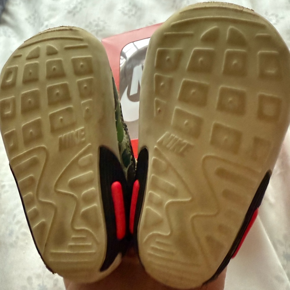 Nike Kids Red and Camo Sneakers - Picture 4 of 4